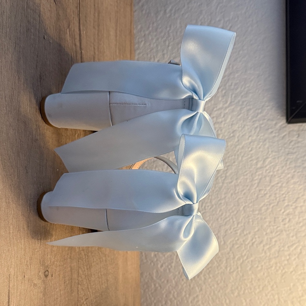 Elegant White Glitter Heels with Bow - Picture 3 of 6